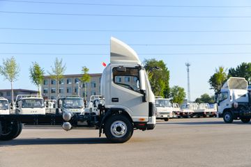 ����˧��ES9 4.18�׵��Ŵ��綯��ʽ�Ῠ ����ʱ��140.41kWhͼƬ