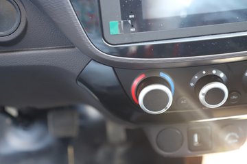 ��������M2 �ܶ��� 2.0L 144���� ���� 3.3���Ű�����΢��ͼƬ