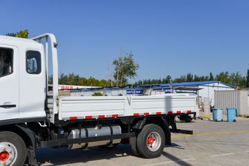 ����Ǭ��K6 2.5L���� 185���� ��ʿ��8�� ���� ��ɲ 3.825���Ű������ῨͼƬ