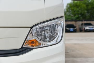 ��������M2 2.3L���� 100���� ������5�� 3.6�׵�������΢��ͼƬ