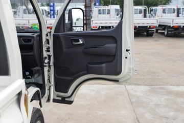 ��������M2 2.3L���� 100���� ������5�� 3.6�׵�������΢��ͼƬ