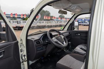 ��������M2 2.3L���� 100���� ������5�� 3.6�׵�������΢��ͼƬ