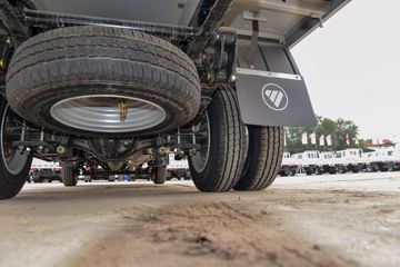 ��������M2 2.3L���� 100���� ������5�� 3.6�׵�������΢��ͼƬ