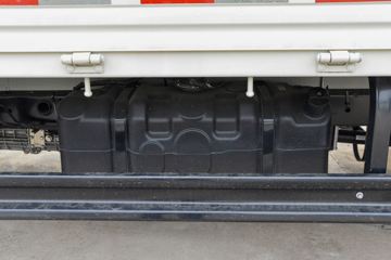 ��������M2 2.3L���� 100���� ������5�� 3.6�׵�������΢��ͼƬ