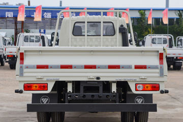 ��������M2 2.3L���� 100���� ������5�� 3.6�׵�������΢��ͼƬ