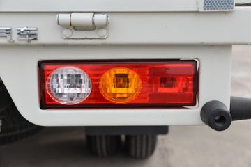 ��������M2 2.3L���� 100���� ������5�� 3.6�׵�������΢��ͼƬ