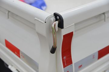 ��������M2 2.3L���� 100���� ������5�� 3.6�׵�������΢��ͼƬ