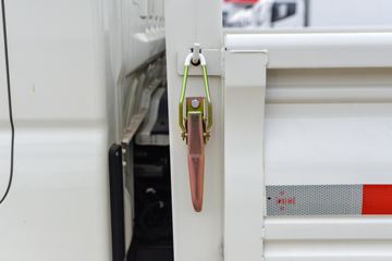 ��������M2 2.3L���� 100���� ������5�� 3.6�׵�������΢��ͼƬ