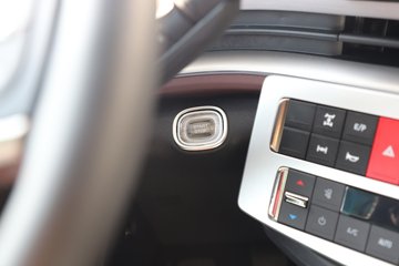 ��������KH 14.5L LNG 610���� 6X4 ����12�� AMT�Զ��� ǣ����ͼƬ