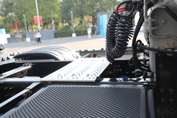��������KH 14.5L LNG 610���� 6X4 ����12�� AMT�Զ��� ǣ����ͼƬ