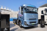 东风天龙KL 6X4 纯氨混合动力牵引车 20kWh