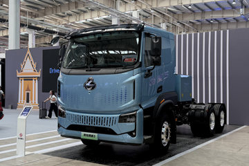 纯电动牵引车 亿纬400.62kWh