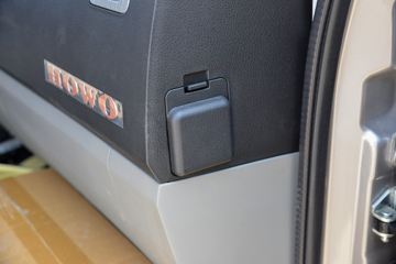 ����HOWO�Ῠ����M2 2.3L���� 148���� ������5�� 4.15�׵�����ʽ�ῨͼƬ