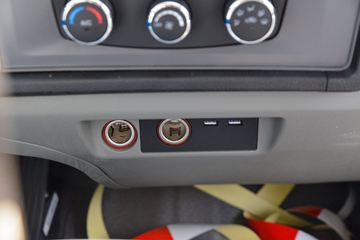 ����HOWO�Ῠ����M2 2.3L���� 148���� ������5�� 4.15�׵�����ʽ�ῨͼƬ