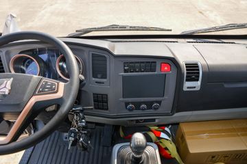 ����HOWO�Ῠ����M2 2.3L���� 148���� ������5�� 4.15�׵�����ʽ�ῨͼƬ