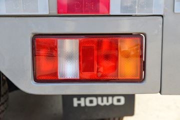 ����HOWO�Ῠ����M2 2.3L���� 148���� ������5�� 4.15�׵�����ʽ�ῨͼƬ