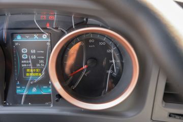 ����HOWO�Ῠ����M3 2.3L���� 148���� ������8�� 4.15���Ű������ῨͼƬ