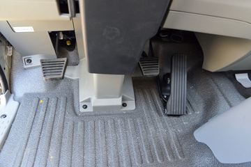 ����HOWO�Ῠ����M3 2.3L���� 148���� ������8�� 4.15���Ű������ῨͼƬ