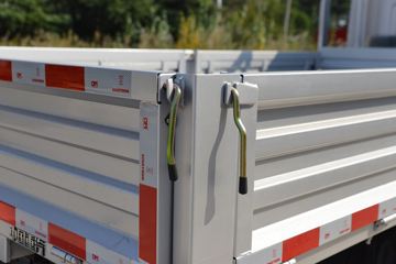����HOWO�Ῠ����M3 2.3L���� 148���� ������8�� 4.15���Ű������ῨͼƬ
