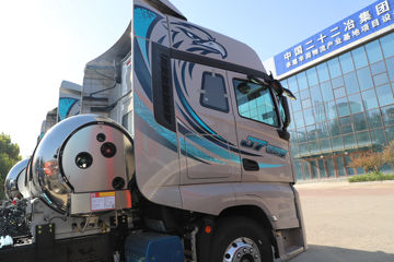һ�����J7 ����� 15.6L LNG 660���� 6X4 һ�����12�� ǣ����ͼƬ