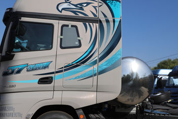 һ�����J7 ����� 15.6L LNG 660���� 6X4 һ�����12�� ǣ����ͼƬ