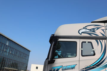 һ�����J7 ����� 15.6L LNG 660���� 6X4 һ�����12�� ǣ����ͼƬ