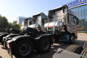 һ�����J7 ����� 15.6L LNG 660���� 6X4 һ�����12�� ǣ����ͼƬ