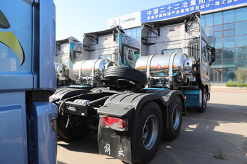 һ�����J7 ����� 15.6L LNG 660���� 6X4 һ�����12�� ǣ����ͼƬ