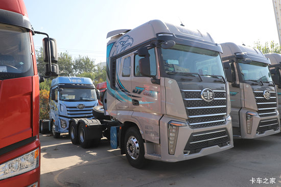 һ�����J7 ����� 15.6L LNG 660���� 6X4 һ�����12�� ǣ����