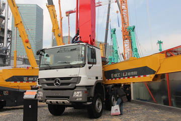 奔驰底盘 泵车&nbsp;泵车图片