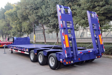 13米系列&nbsp;低平板半挂车图片