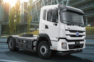 Q1&nbsp;电动牵引车图片