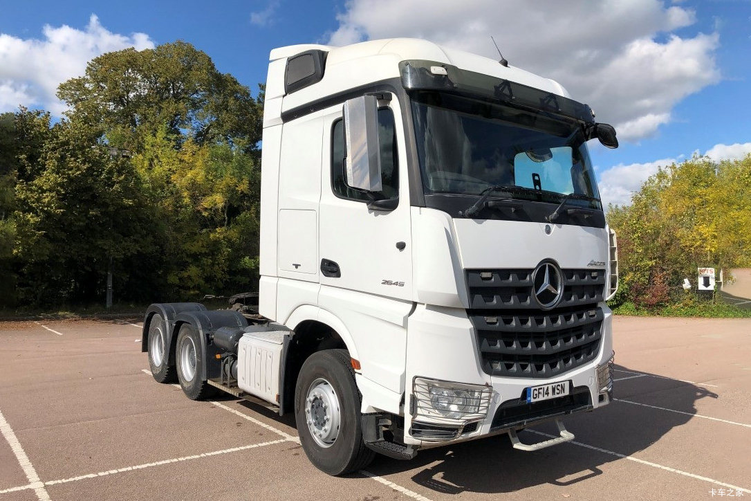 奔驰新Arocs牵引车