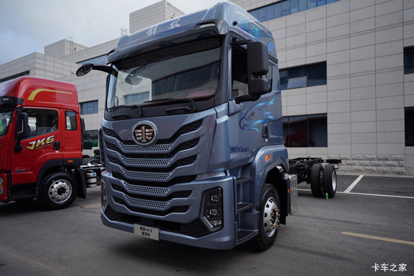 青岛解放鹰驰载货车图片