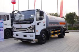 通亚汽车(通亚达牌)东风多利卡底盘清洗车图片