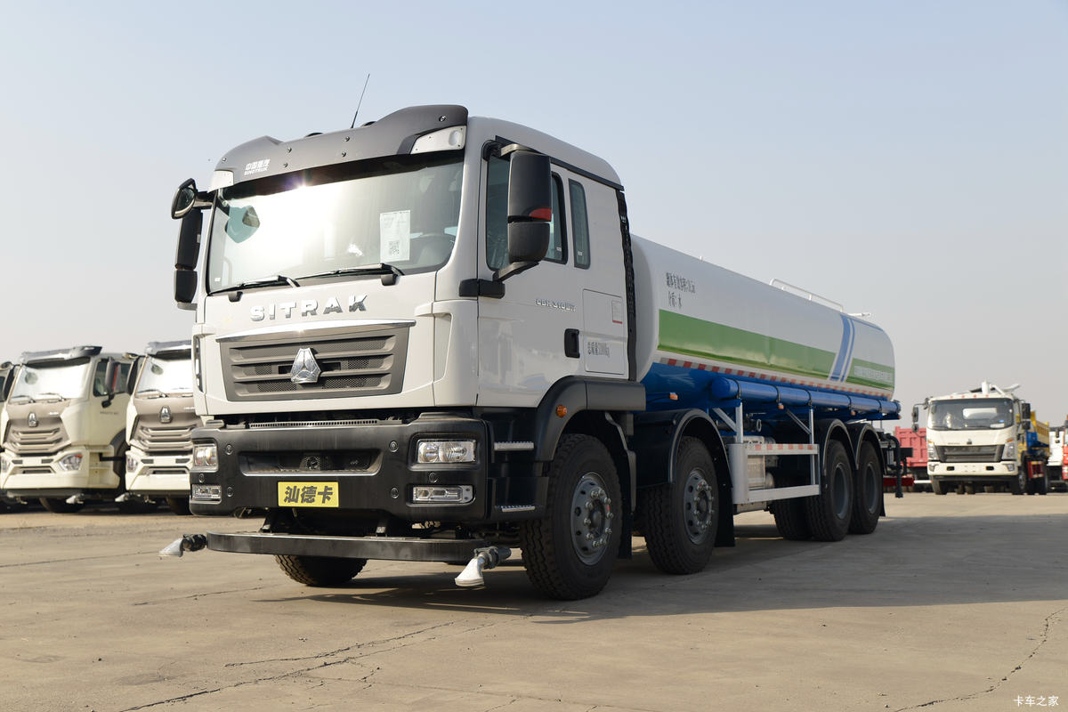 重汽汕德卡底盘清洗车