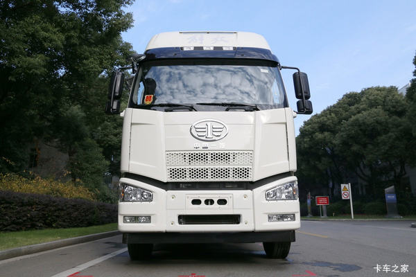 湖北同威(专威牌)一汽解放底盘油罐车图片