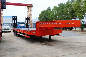 13米系列&nbsp;低平板半挂车图片