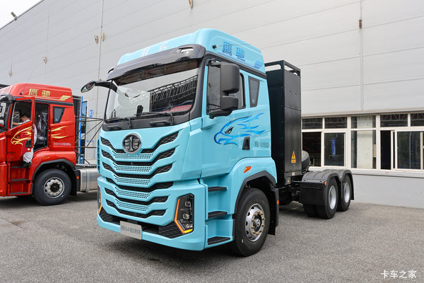 青岛解放鹰驰电动牵引车