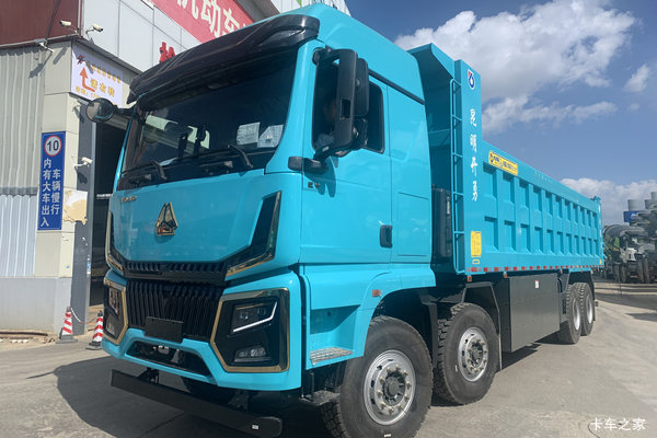 中国重汽成都商用车豪沃V9电动自卸车