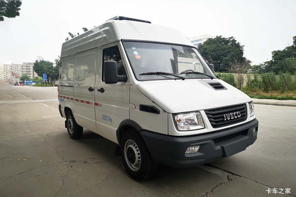 新飞快牌南京依维柯底盘冷藏VAN图片