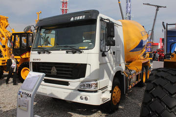 中国重汽底盘&nbsp;混凝土搅拌车图片