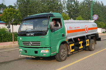 东风多利卡底盘&nbsp;油罐车图片