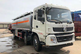 湖北程力(程力威牌)东风新疆底盘油罐车图片