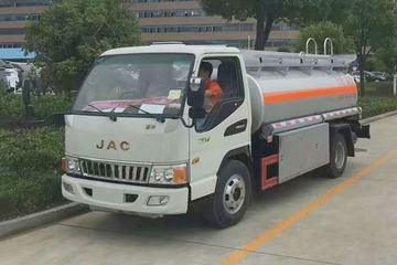 江淮康铃底盘&nbsp;油罐车图片