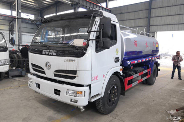 湖北楚胜东风福瑞卡底盘洒水车/喷洒车图片