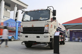山东东岳(圣岳牌)重汽HOWO轻卡底盘洒水车/喷洒车图片