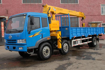 解放底盘&nbsp;随车吊图片