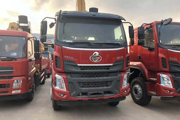 徐工机械东风柳汽底盘随车吊