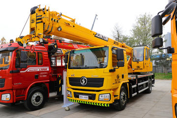 陕汽重卡底盘&nbsp;随车吊图片